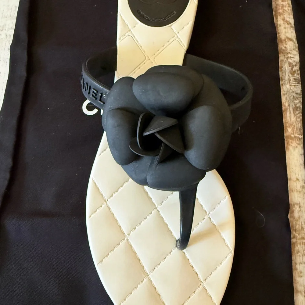CHANEL Black Camellia Thong Sandals with Quilted Ivory Footbed - Picture 2 of 5